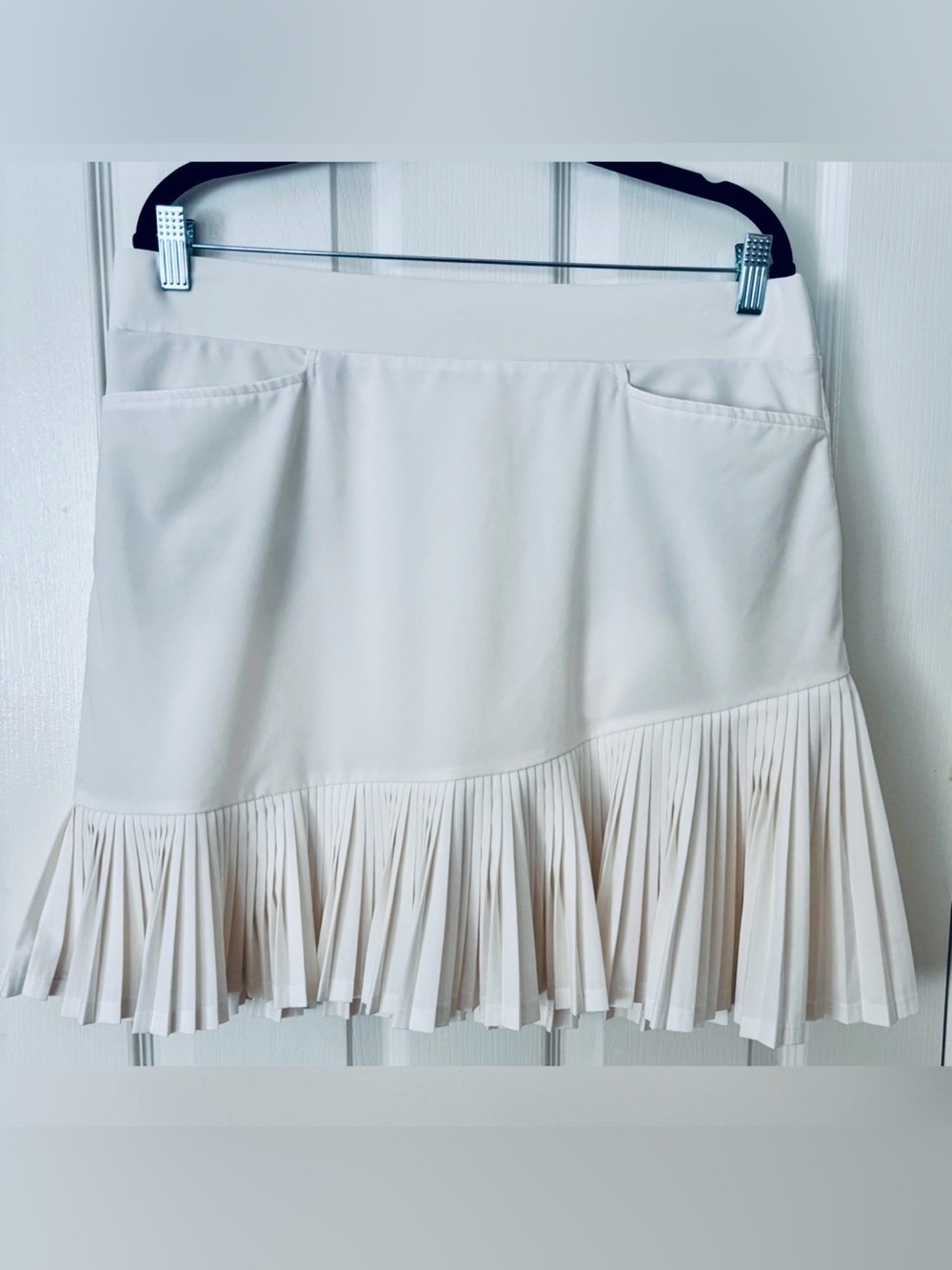 Pleated White Tennis or Pickleball Skort with Elastic Waistband ~ Women’s 12 ~